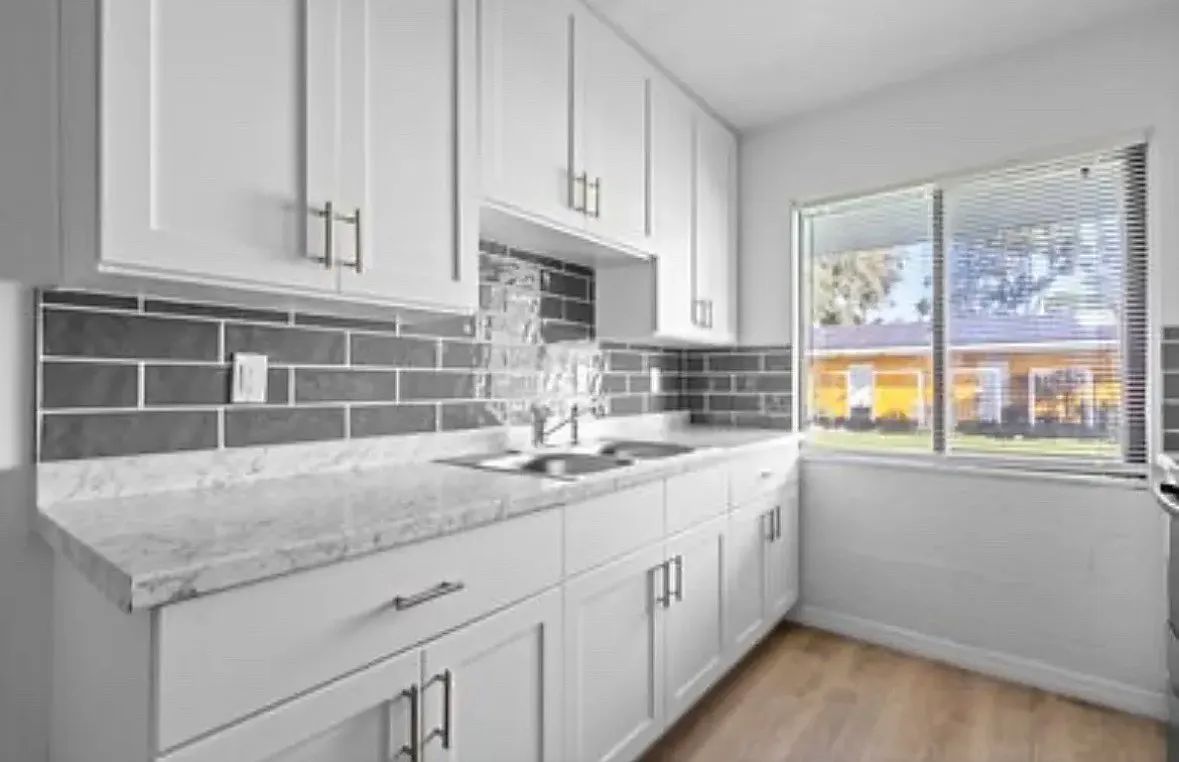 2422 11th St W — Photo 2