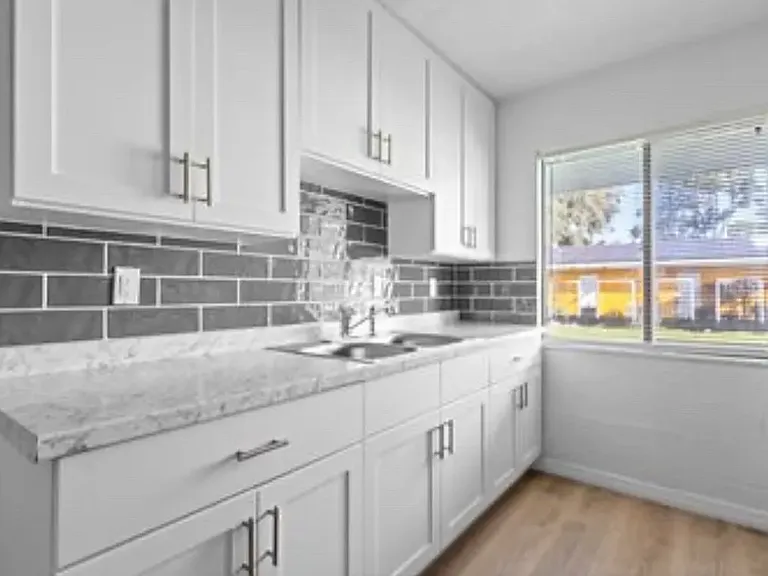 2422 11th St W — Photo 2
