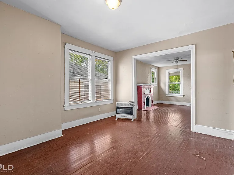 315 Robinson Pl — Photo 17