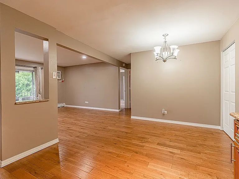 12715 La Crosse Ave #303 — Photo 10
