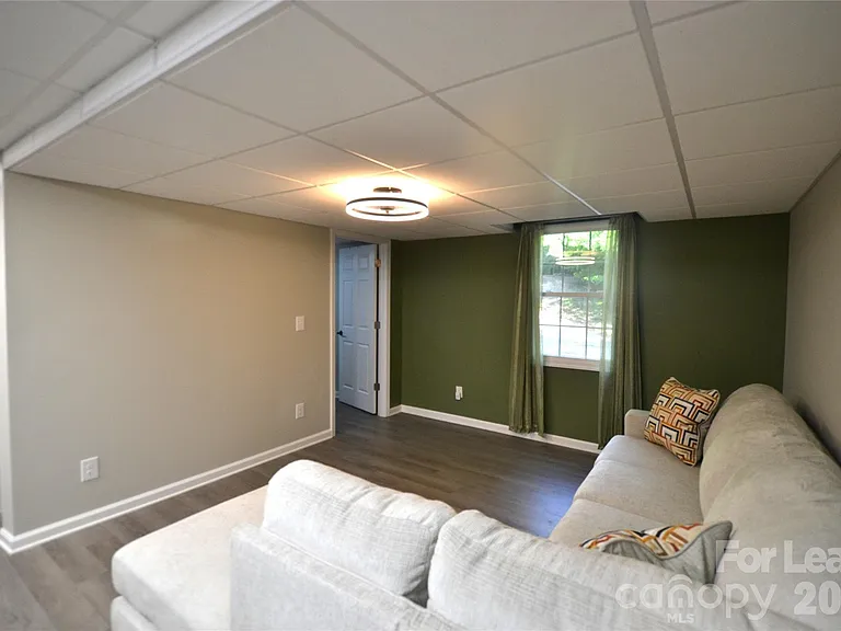 120 Cardinal Dr N — Photo 11