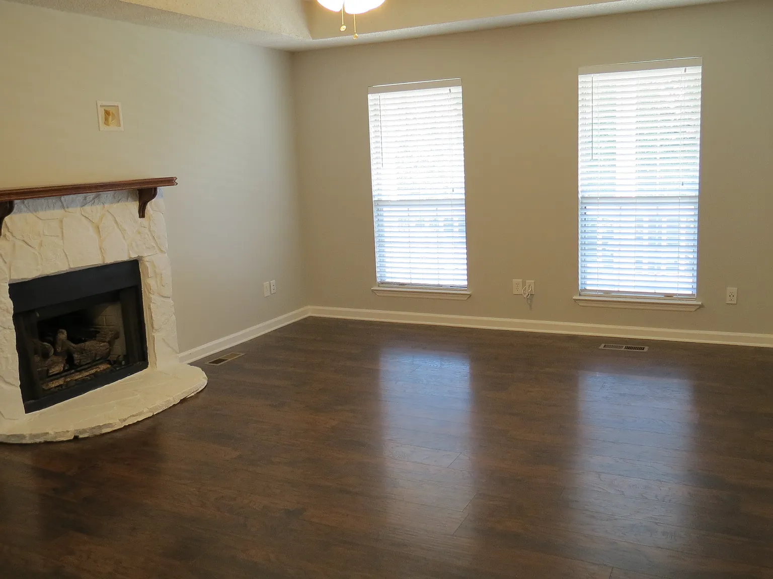 3 bed, 1350 sqft, $1,850 — Photo 4