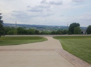 13220 N Cascade Rd, Dubuque, IA 52003