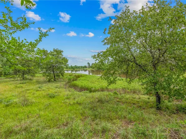 6922 McCrae Ln, Bryan, TX 77808