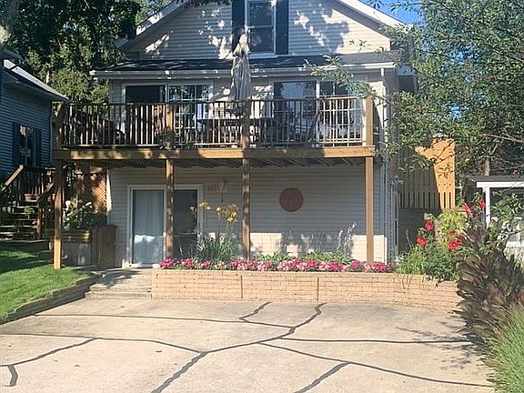 3rd image of 554 E End Dr