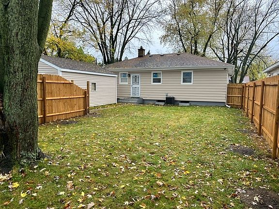 3rd image of 1419 Seymour Ave
