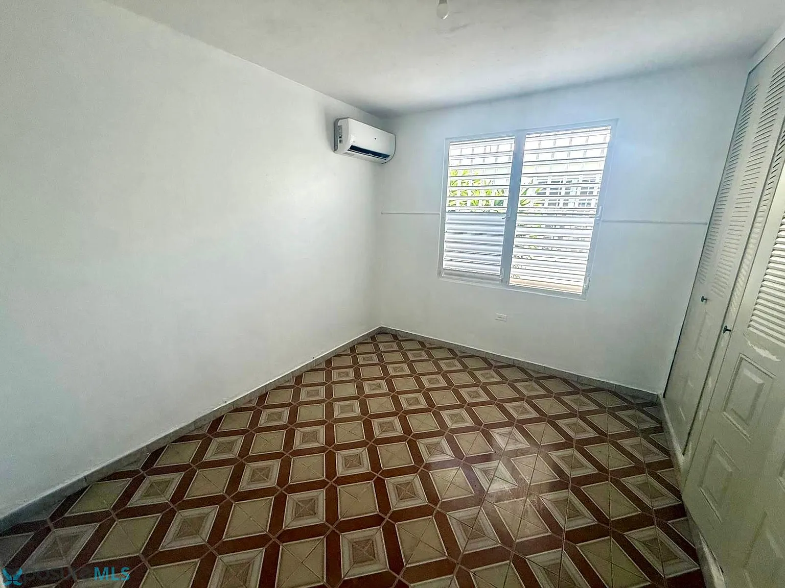 3 bed, 1.0 bath, 1200 sqft, $1,200 — Photo 4
