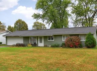 85 Robinhood Dr, Cranberry Township, PA 16066