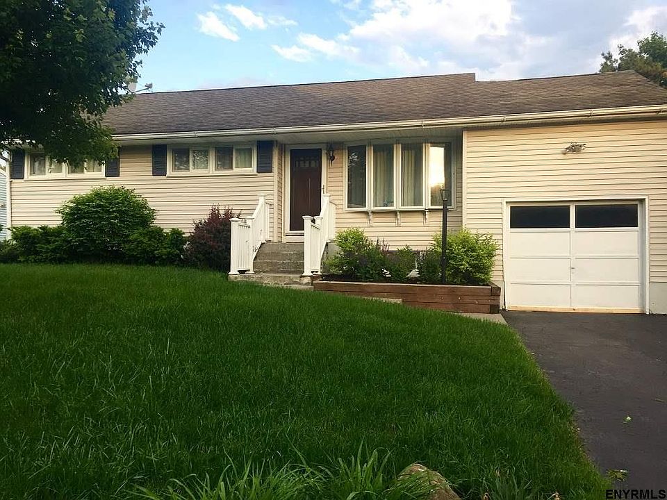 1st image of 44 Wedgewood Dr