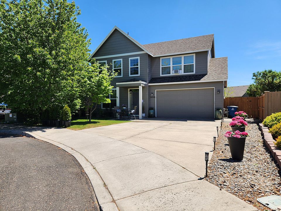 1st image of 1432 NW Spruce Ct