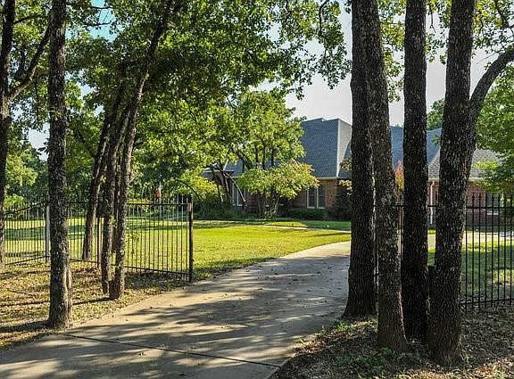 2nd image of 16 Twin Springs Dr