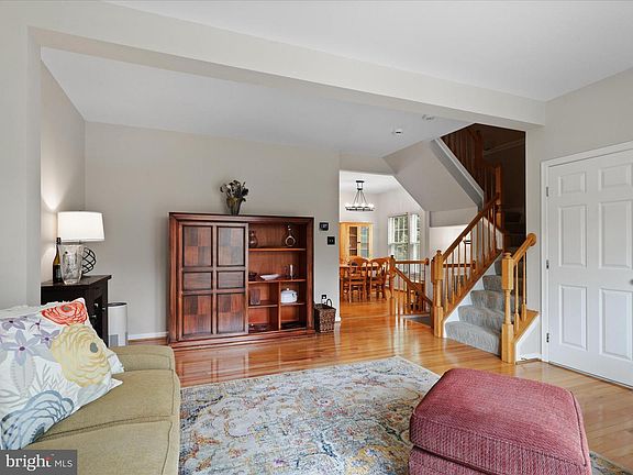 5th image of 7755 Effingham Sq