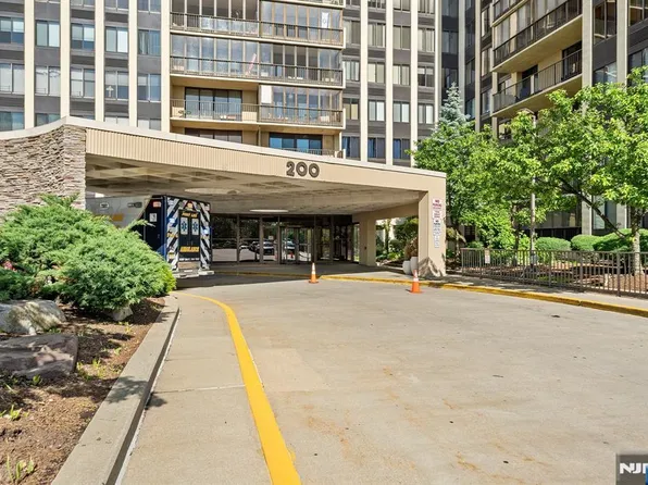 200 Winston Dr APT 2017, Cliffside Park, NJ 07010