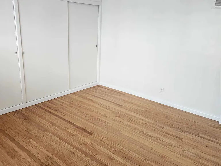 1261 E 1st St #7 — Photo 9