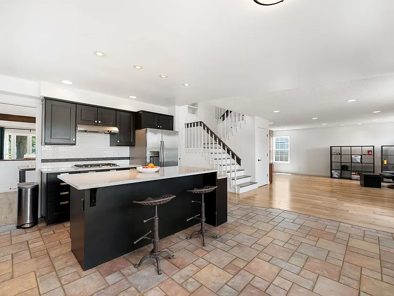 10217 Julian St — Photo 11