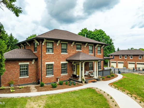 2107 Bartlett St, Johnson City, TN 37601