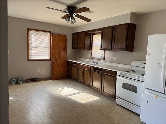 3rd image of 3908 Stanley Ave