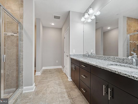 5th image of 2903 Bleeker St #5-301