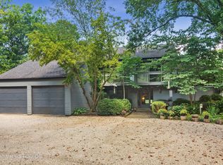 2 Kingswood Ct, Riverwoods, IL 60015