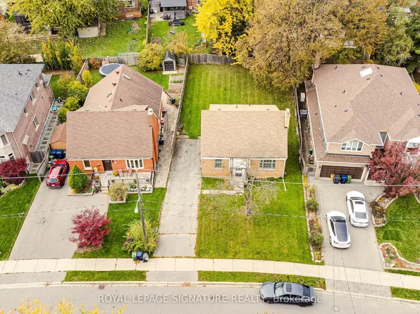 20 Silverton Ave, Toronto, ON M3H 3E6