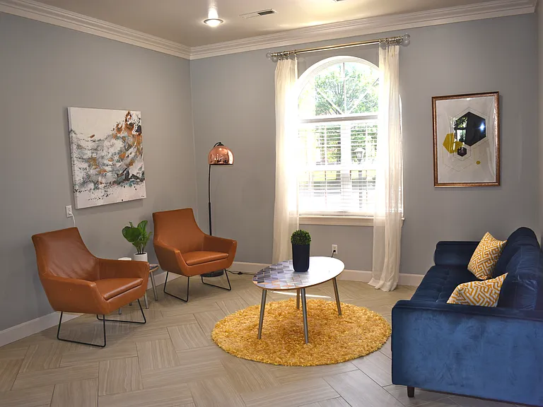 Lake Shore Apartments — Photo 19