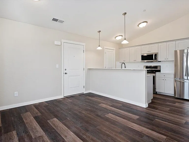 The Summit Apartments — Photo 108