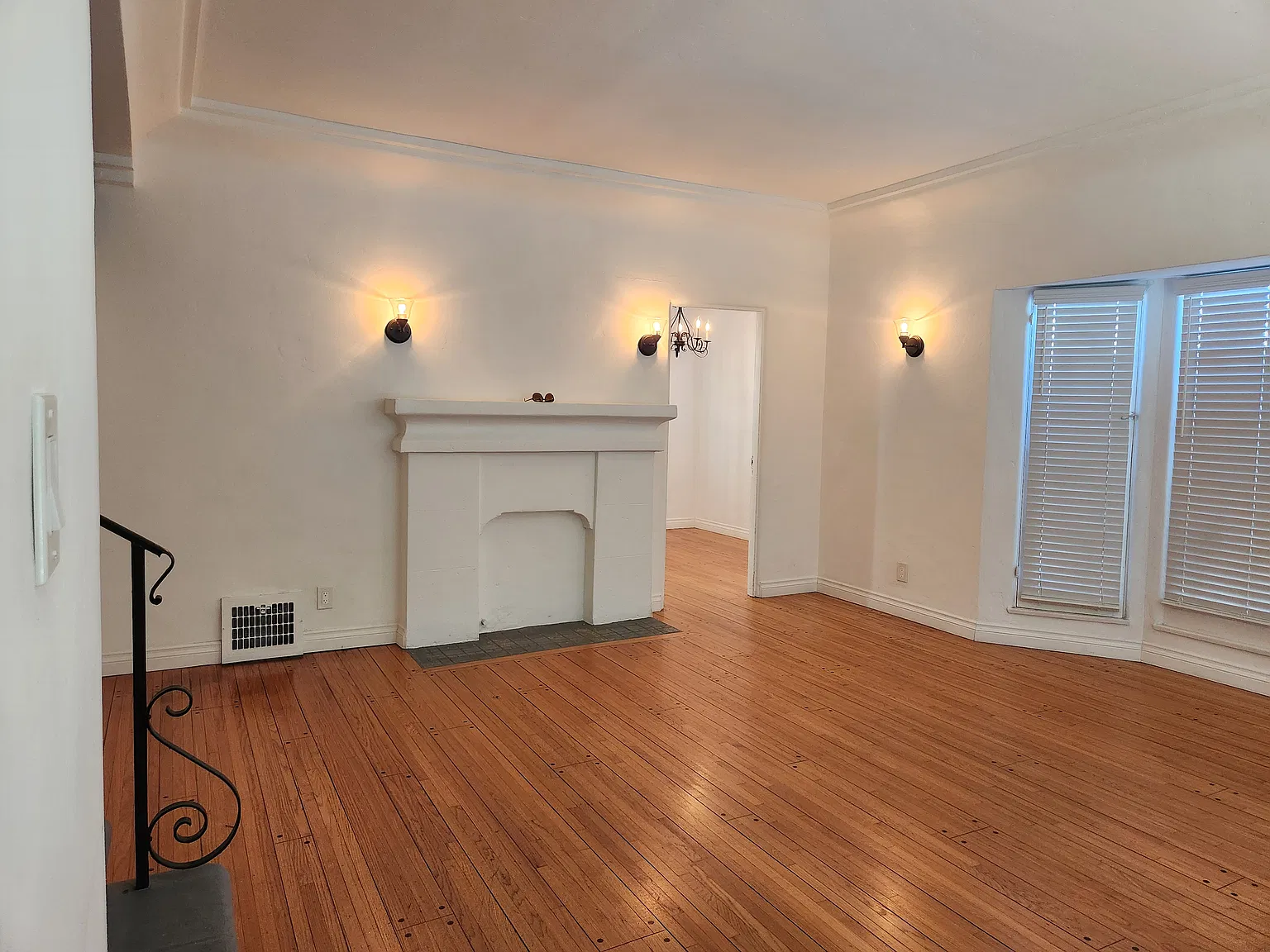 2 bed, 1.5 bath, 850 sqft, $4,500 — Photo 3