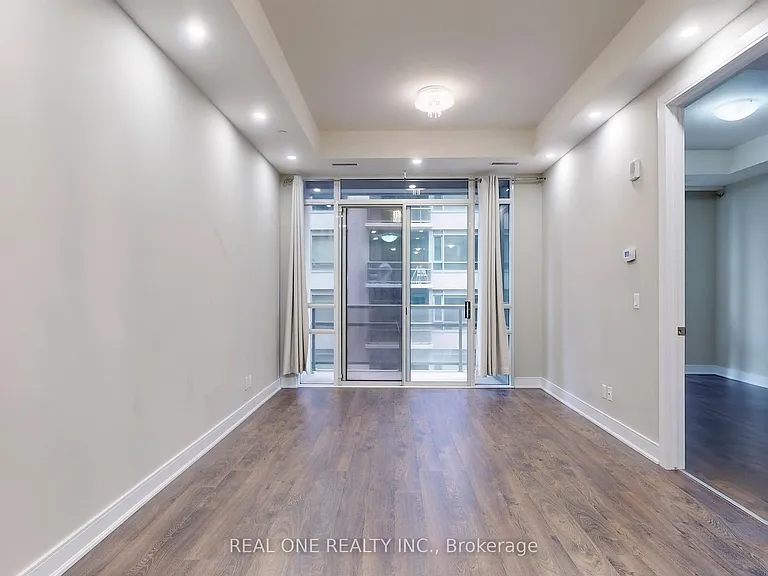 150 Main St W #613 — Photo 3