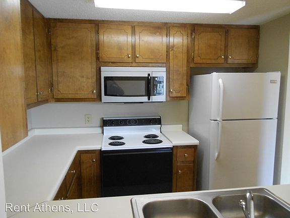 3rd image of 1570 S Lumpkin St APT 9