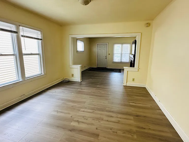 494 E Maynard Ave — Photo 2