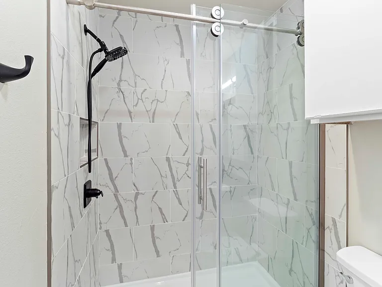 701 Balcones Dr #E — Photo 24