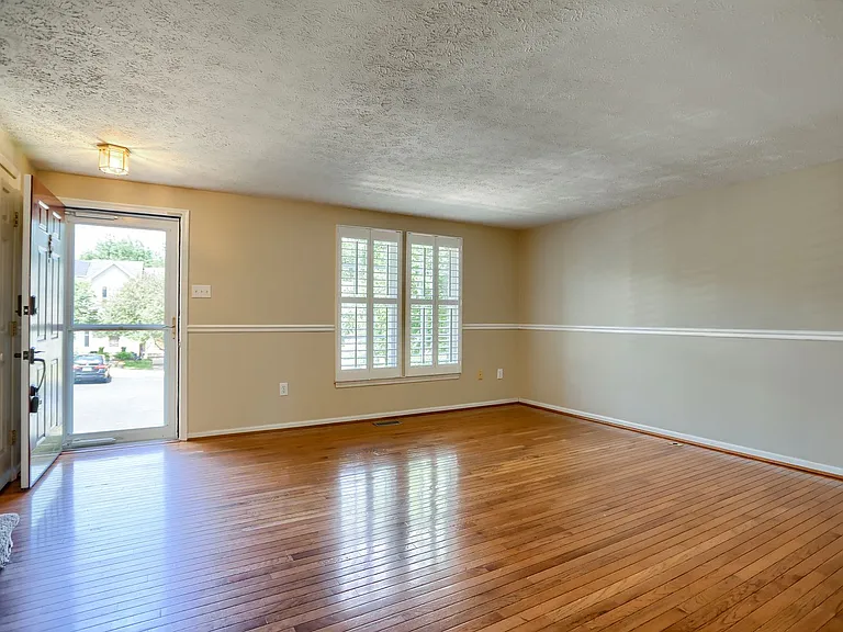437 Ashton Ln — Photo 34