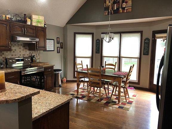 Eat-in Kitchen