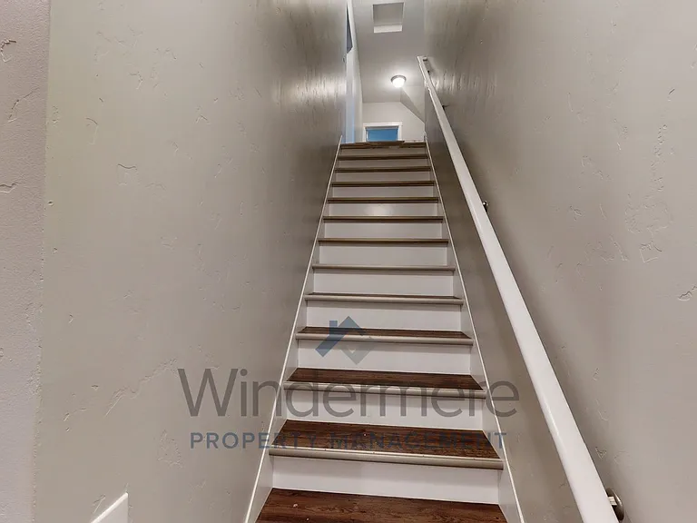 430 E Oak St — Photo 10