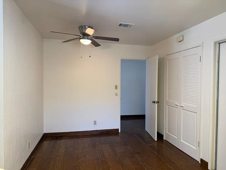 718 Linwood St — Photo 5