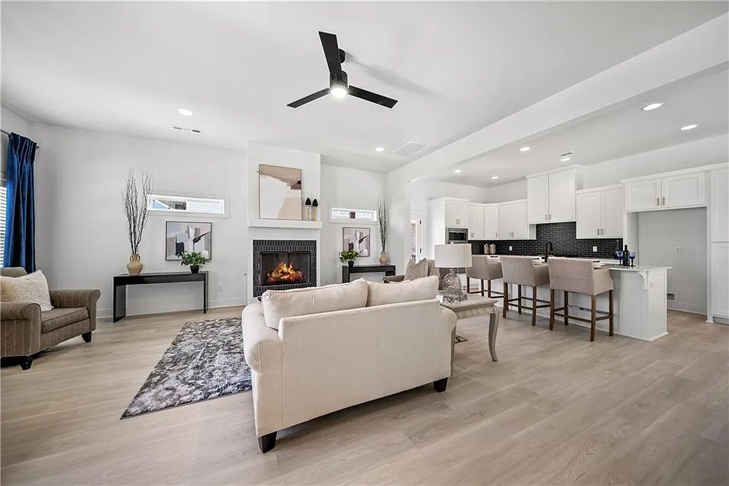 4 bed, 2623 sqft, $2,750 — Photo 3