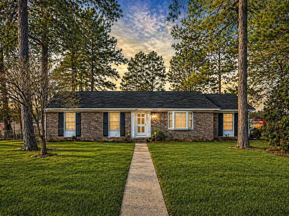 400 Hallmark Rd, Fayetteville, NC 28303