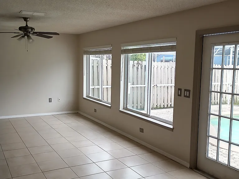 1241 Sandbrook Dr — Photo 5