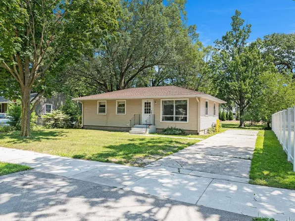 833 Fern St, Traverse City, MI 49686