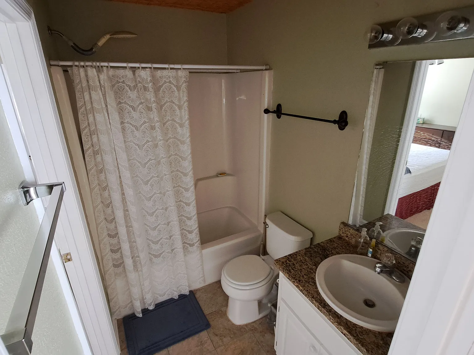 3 bed, 1309 sqft, $1,750 — Photo 3