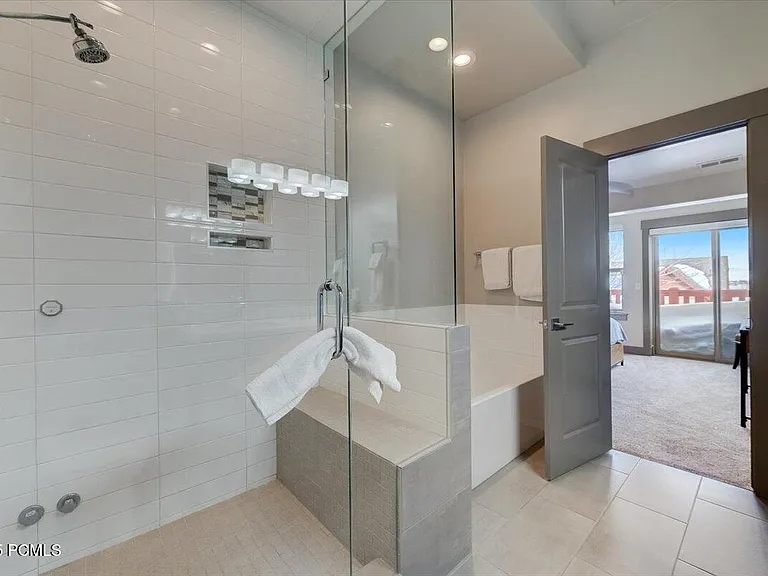 5662 Oslo Ln — Photo 21