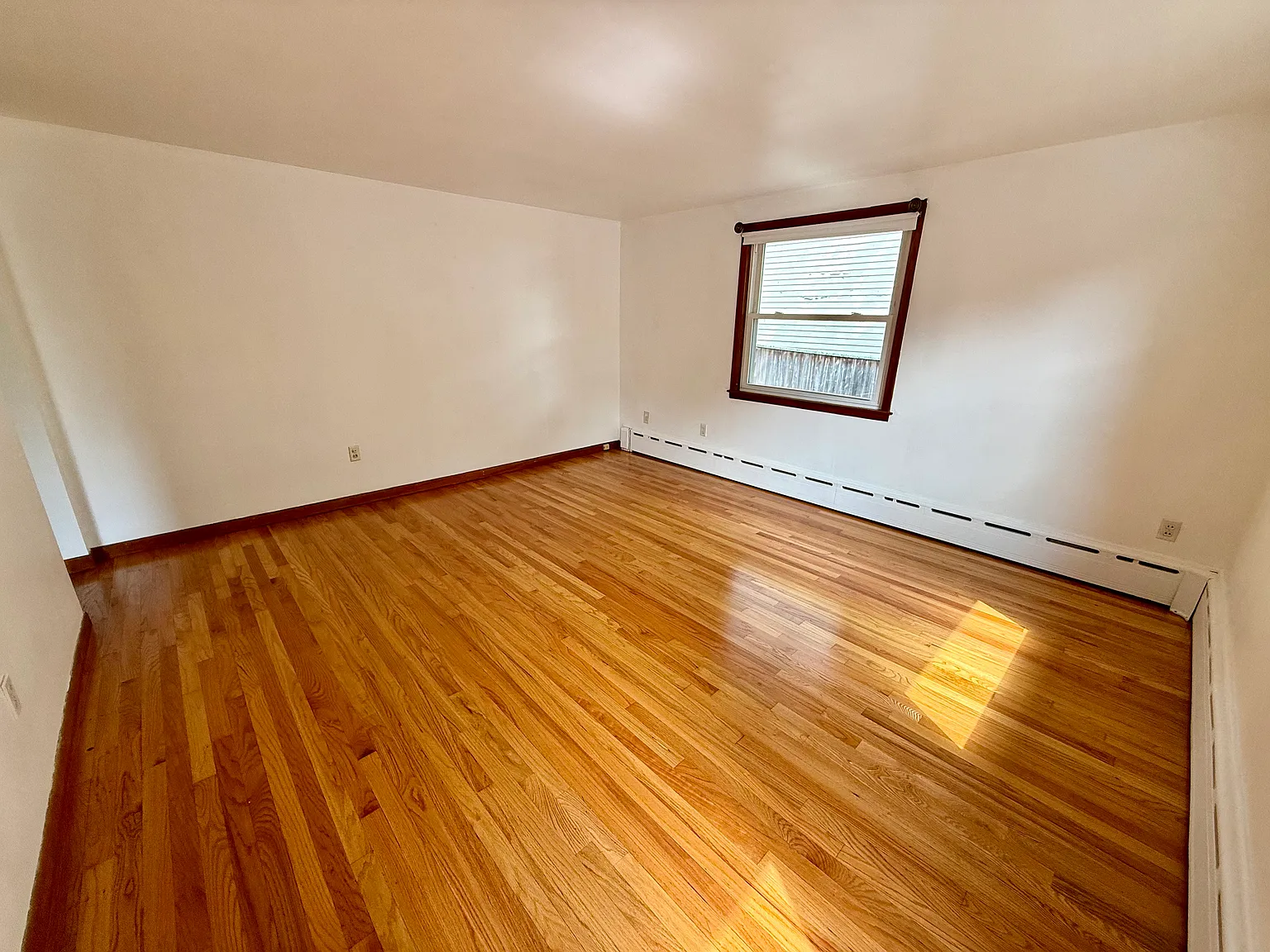 2 bed, 850 sqft, $2,500 — Photo 3