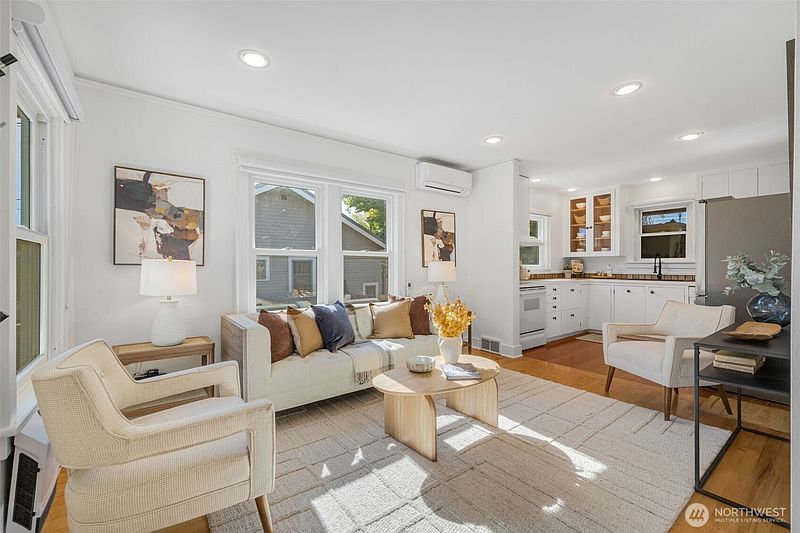 3rd image of 6731 27th Avenue NW