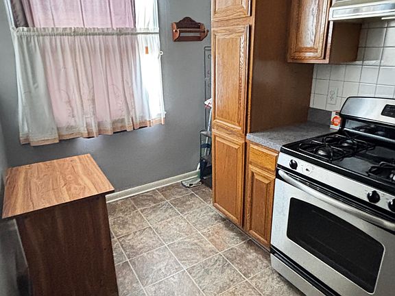 5th image of 2824 Tyson Ave