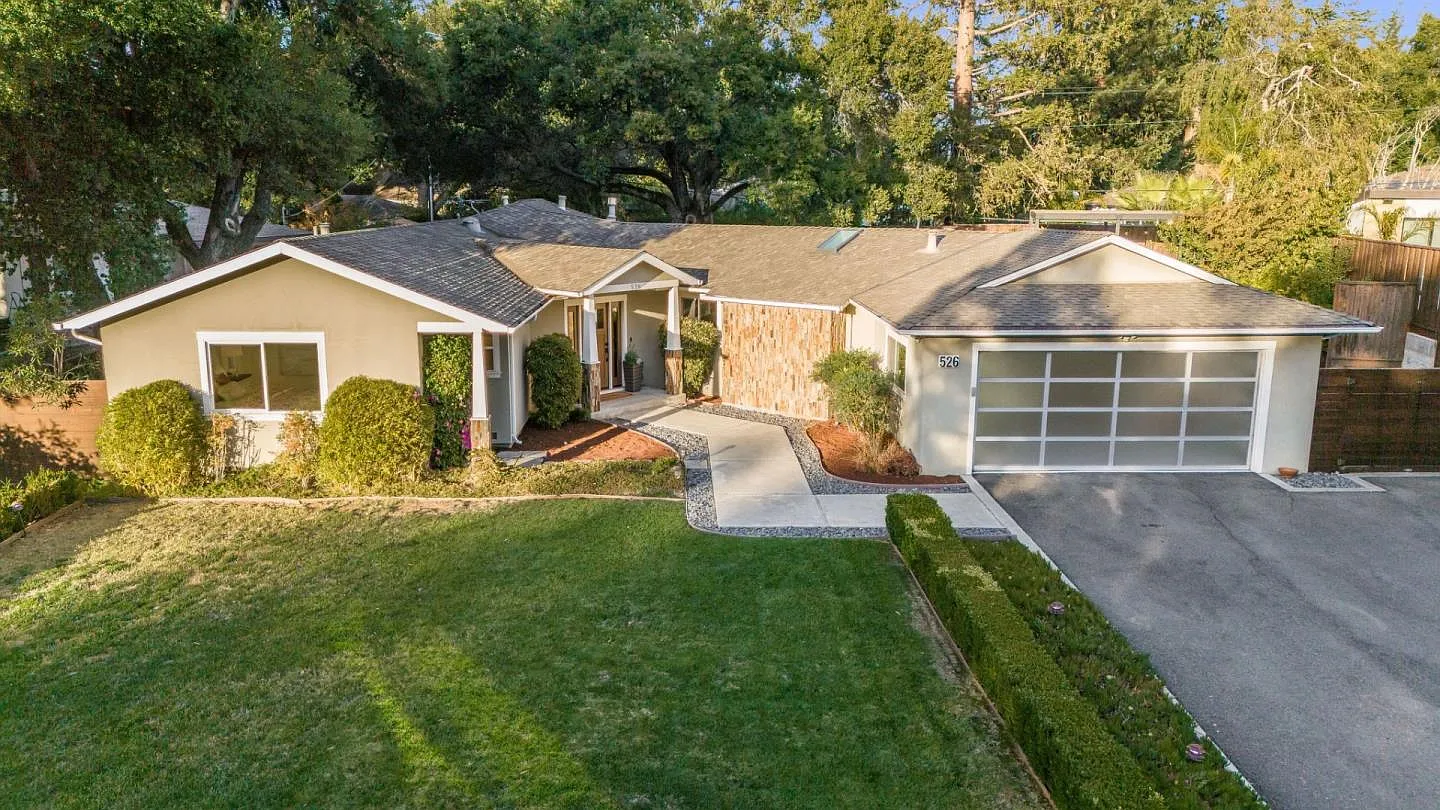 526 Sequoia Dr photo 1