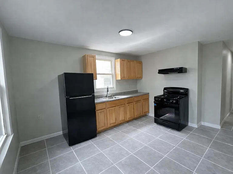 524 Grove Street — Photo 2