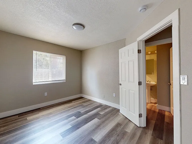 1810 E 25th Street — Photo 18