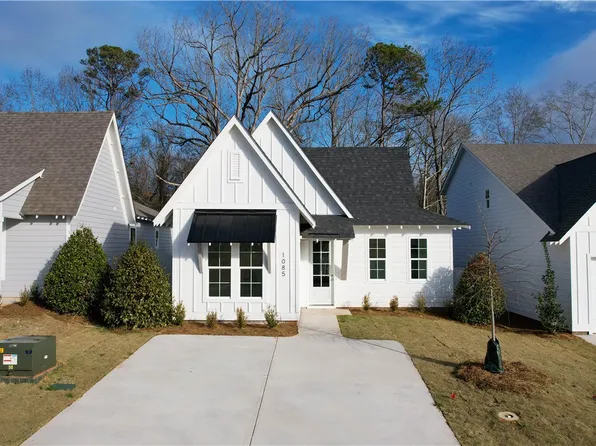 1085 Woodland Ln, Opelika, AL 36801