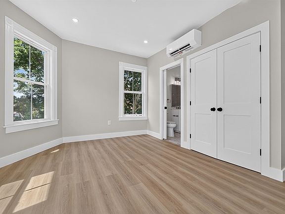 4th image of 533 Washington St #B