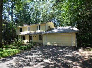 195 Heatherstone Rd, Amherst, MA 01002